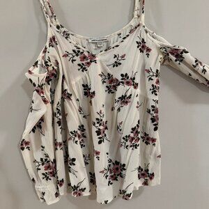 American Eagle Floral Off the shoulder flowy bell sleeve blouse